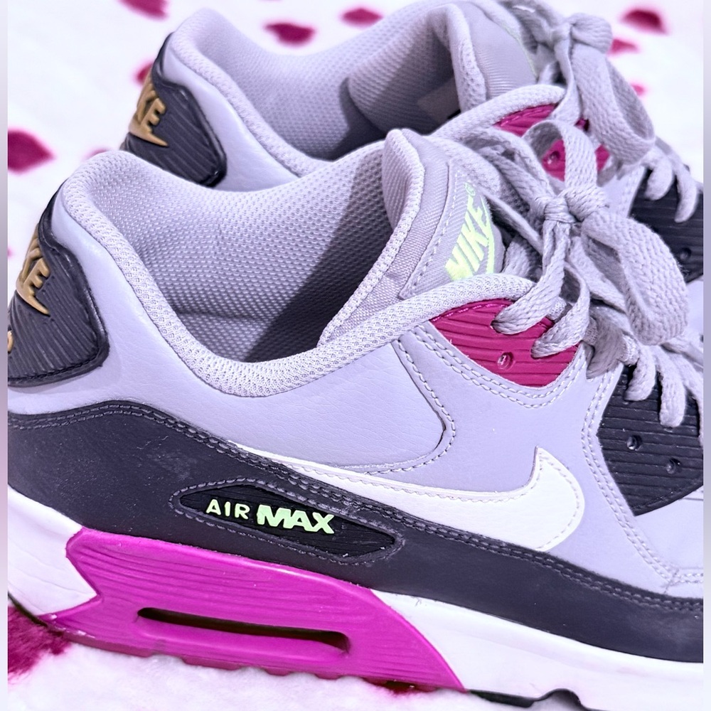 Nike Air Max Women's Sneakers, Light Gray and Magenta Sz 7Y Womens 9 Great - Picture 4 of 6